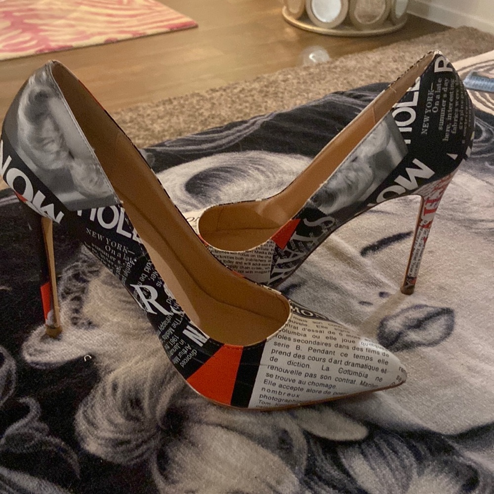 Marilyn Monroe print heels size 10